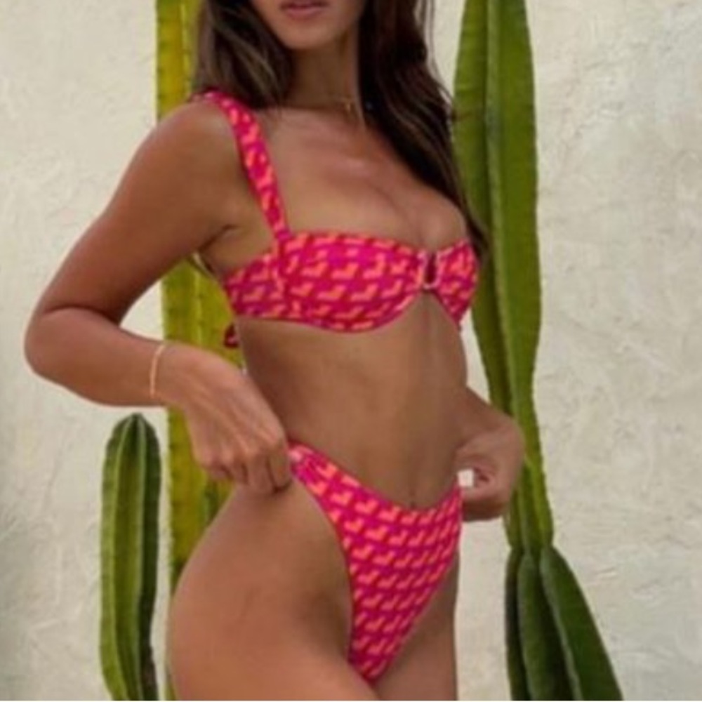 ISO Monday swimwear Fuchsia geo top